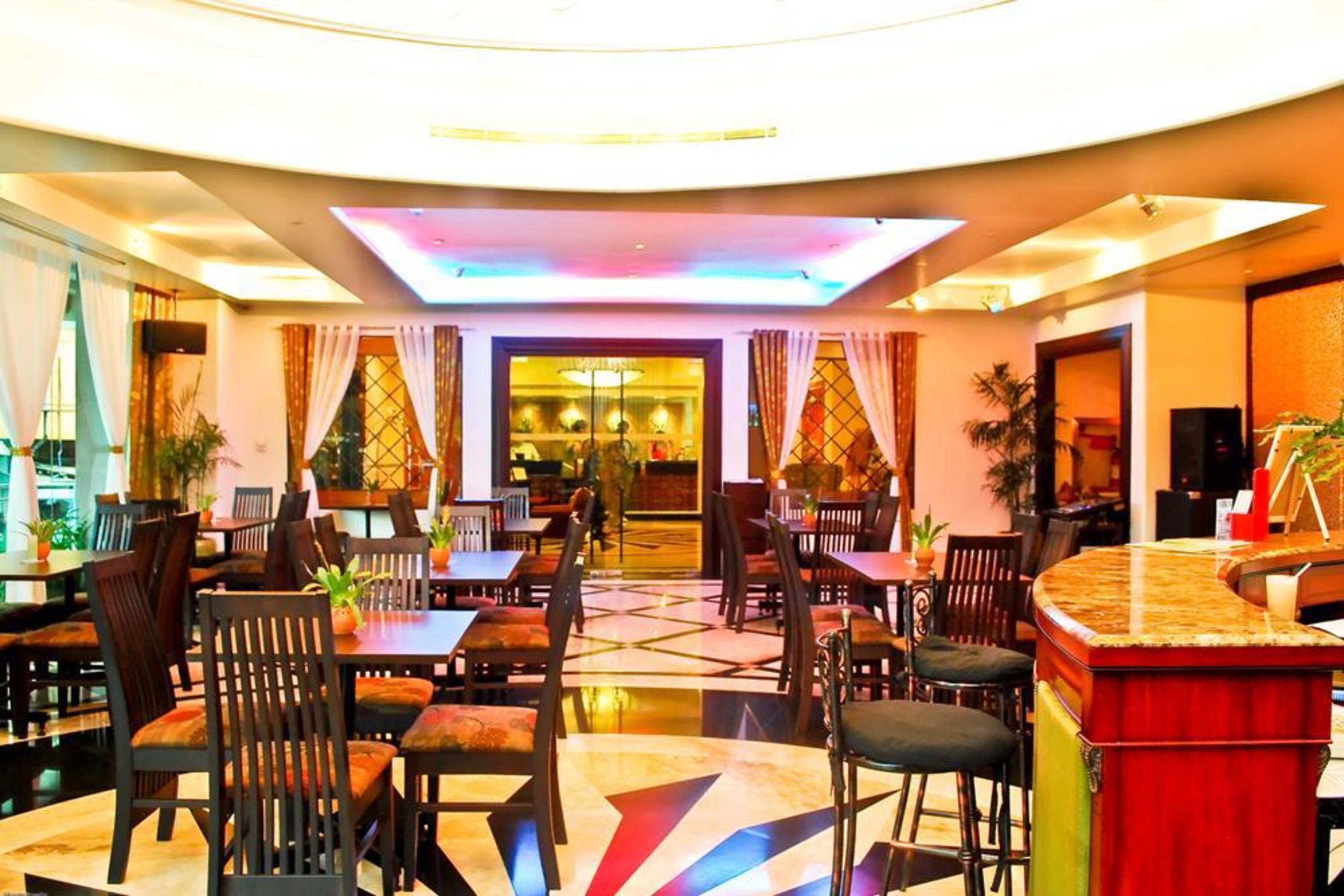 Oxford Suites Makati Makati City Buitenkant foto