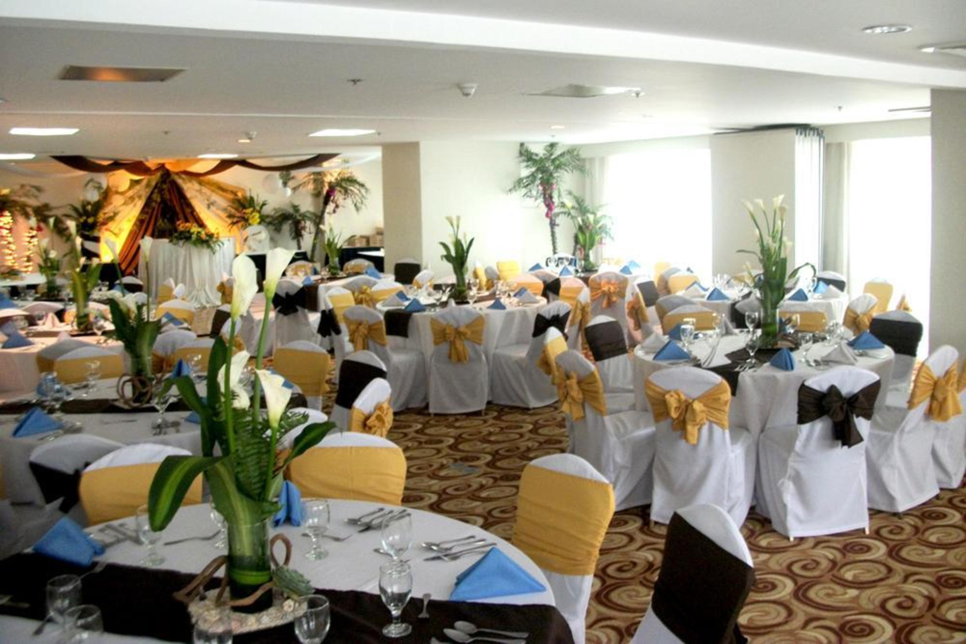 Oxford Suites Makati Makati City Buitenkant foto