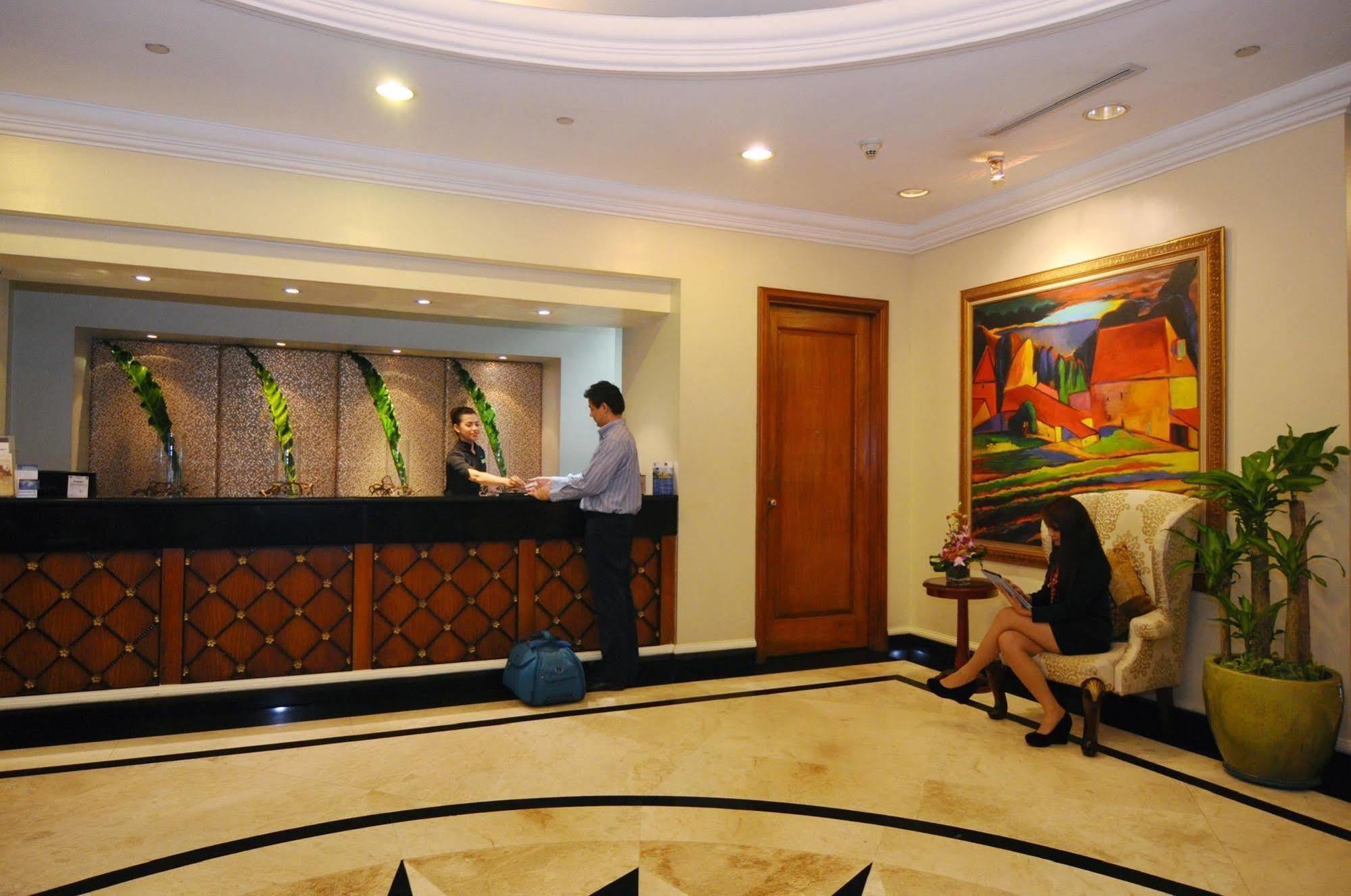 Oxford Suites Makati Makati City Buitenkant foto