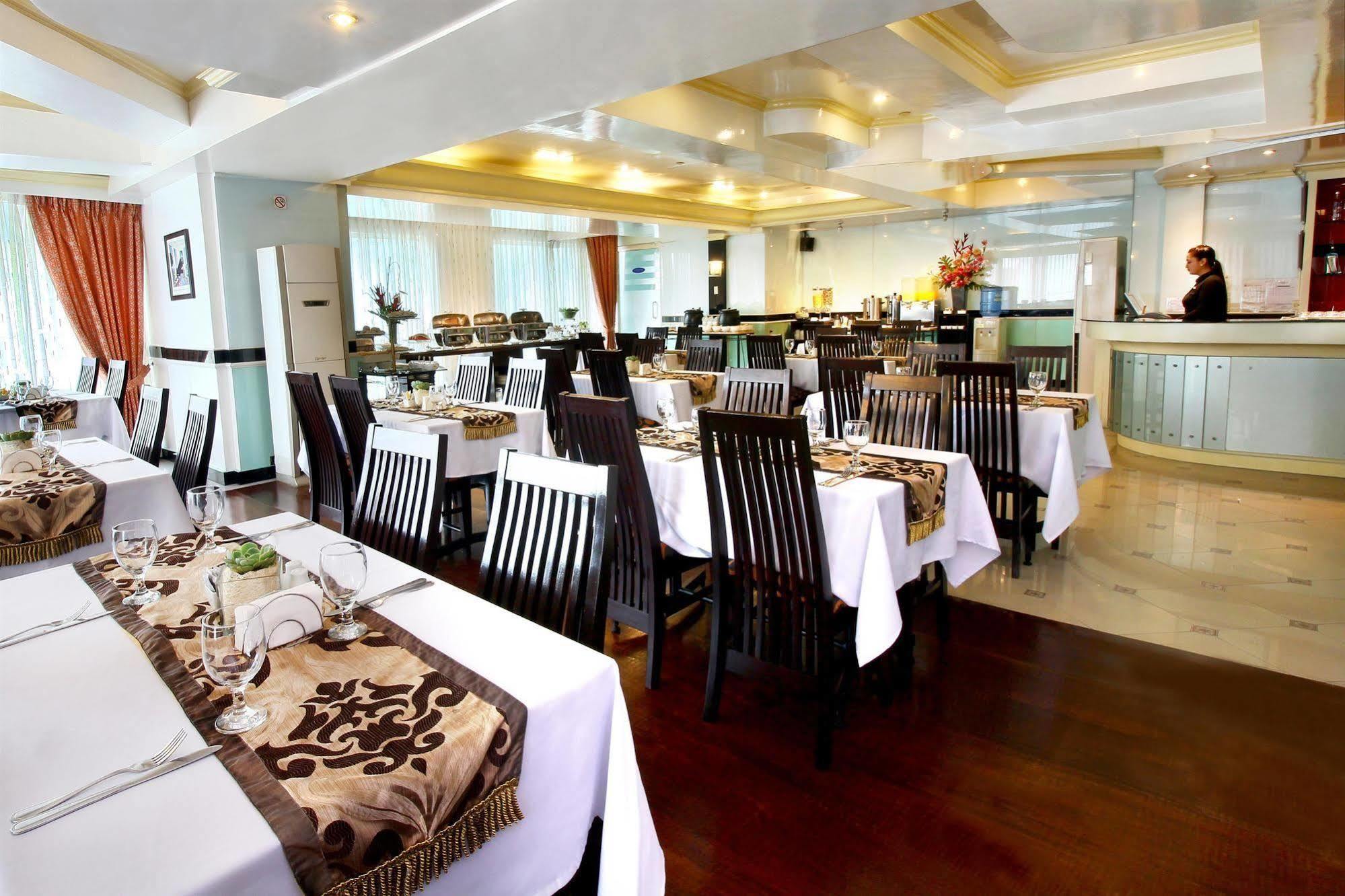 Oxford Suites Makati Makati City Buitenkant foto