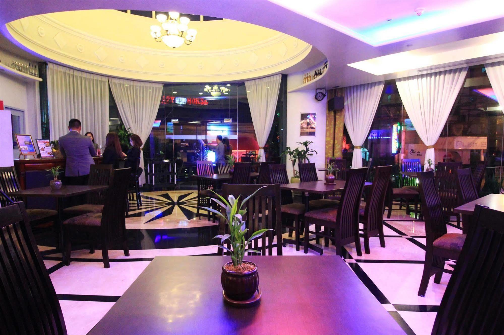 Oxford Suites Makati Makati City Buitenkant foto