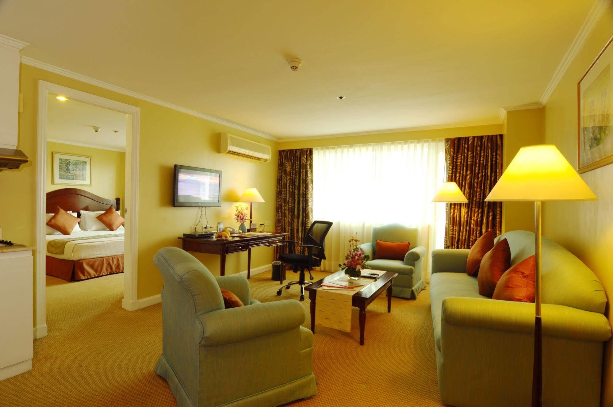 Oxford Suites Makati Makati City Buitenkant foto
