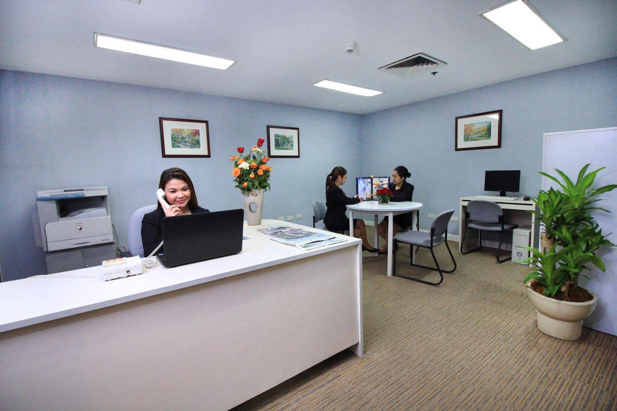 Oxford Suites Makati Makati City Buitenkant foto