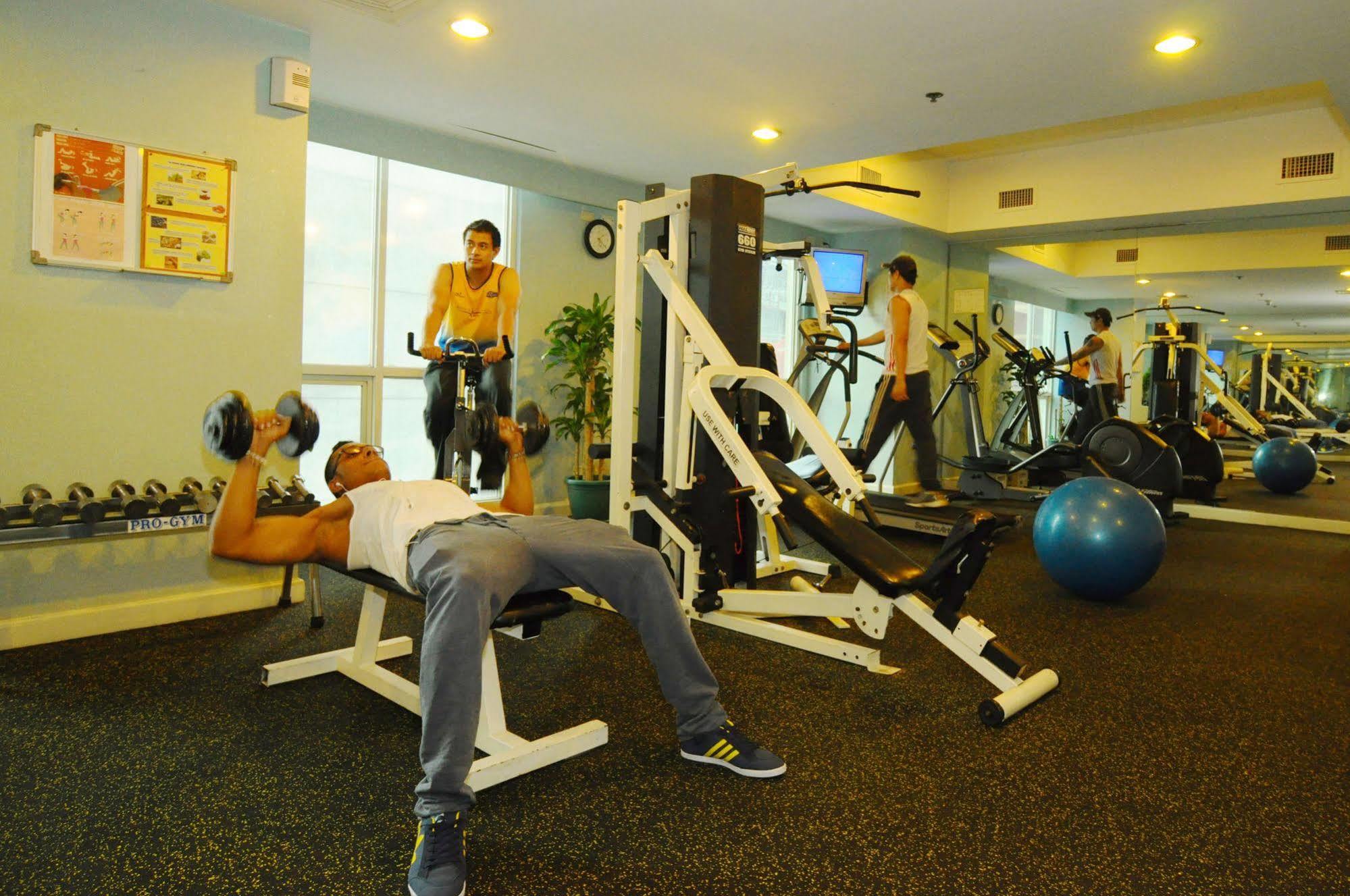 Oxford Suites Makati Makati City Buitenkant foto