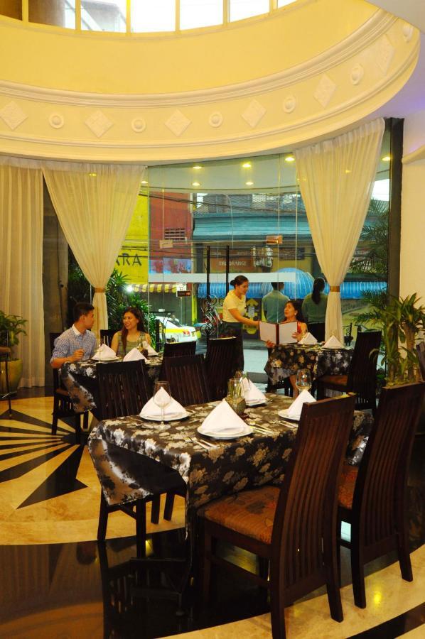 Oxford Suites Makati Makati City Buitenkant foto