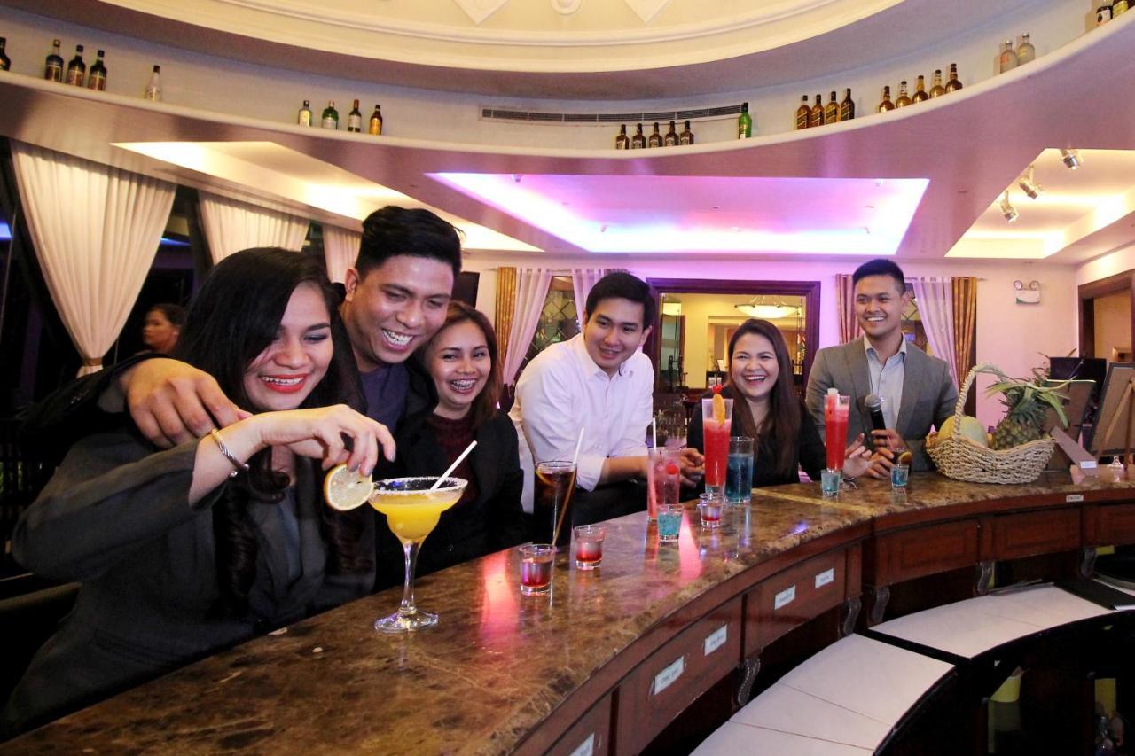 Oxford Suites Makati Makati City Buitenkant foto
